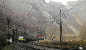 Pociąg towarowy w stronę stacji Vrutky prowadzony słowacką lokomotywą serii...